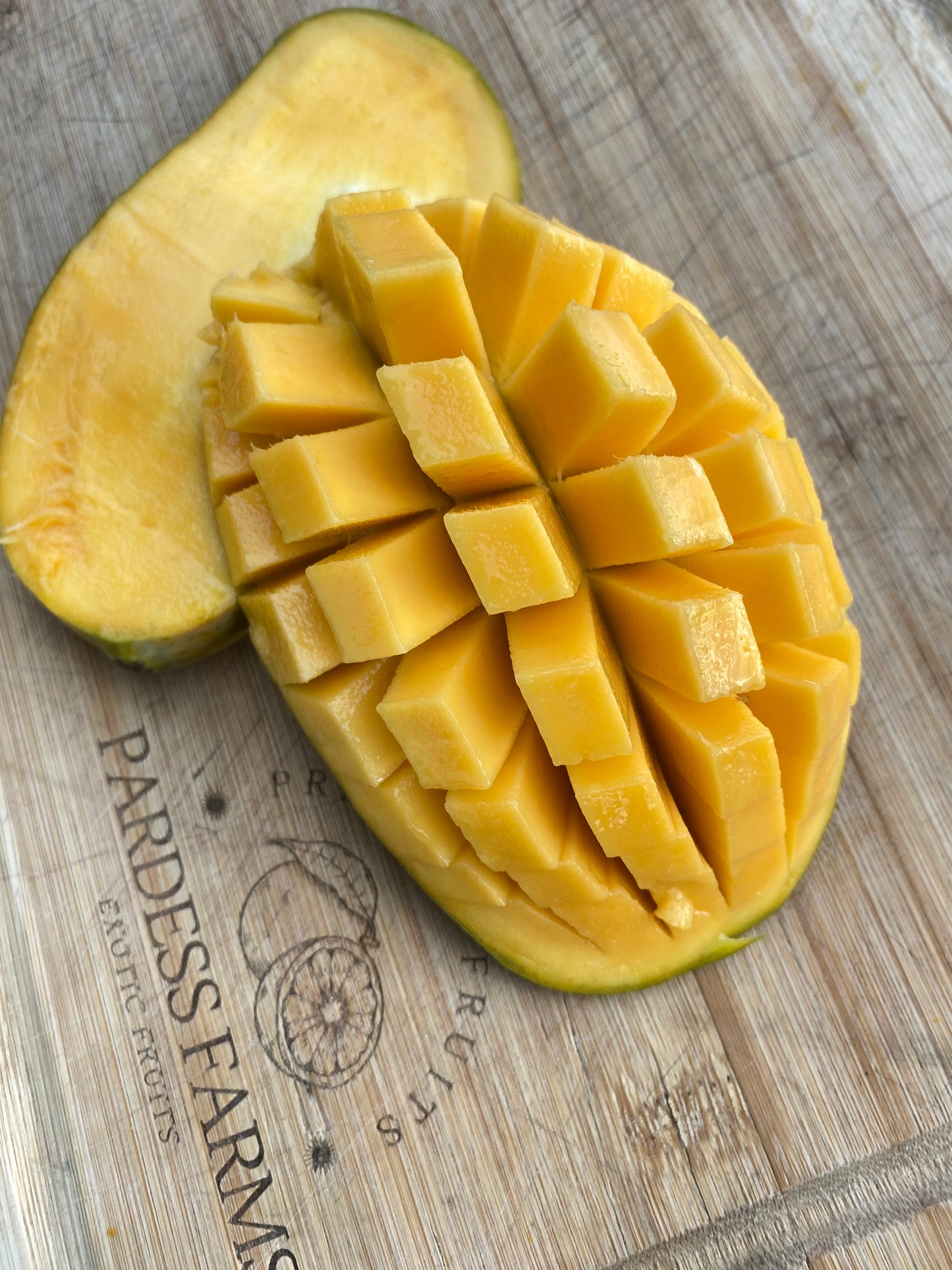 Mango | Mallika  | 2kg Box (6-10 Mangos)